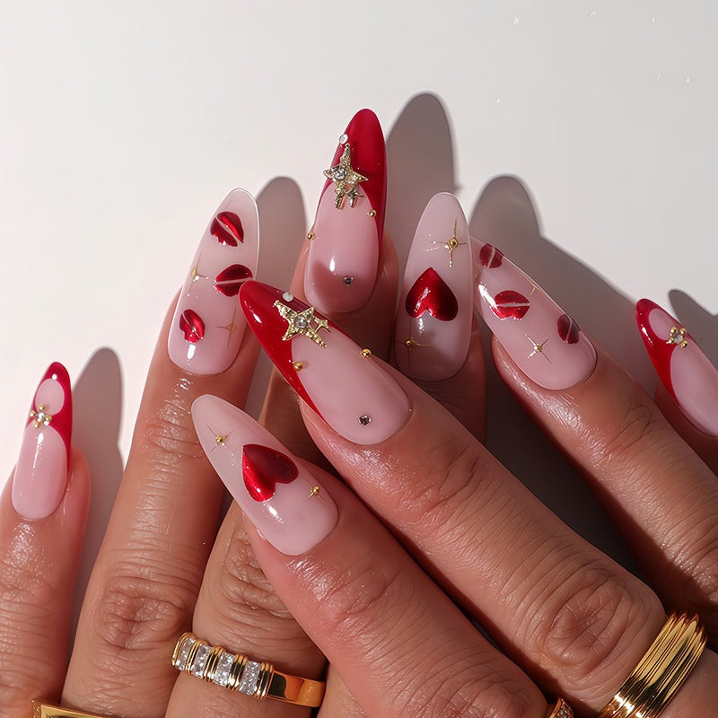 Kreatives Kunstnagelset mit Herzen- und Glitzer-Design Brehn