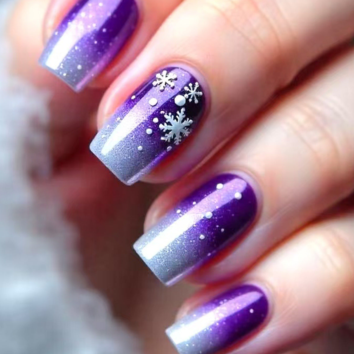 Glitzernde Kunstnägel mit Schneeflocken-Design Brehn