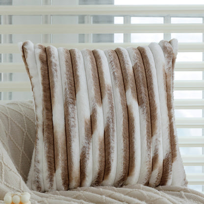 Quadratischer Kissenbezug Brehn aus melierter Tweed‑Bouclé‑Webung mit feiner Kederkante