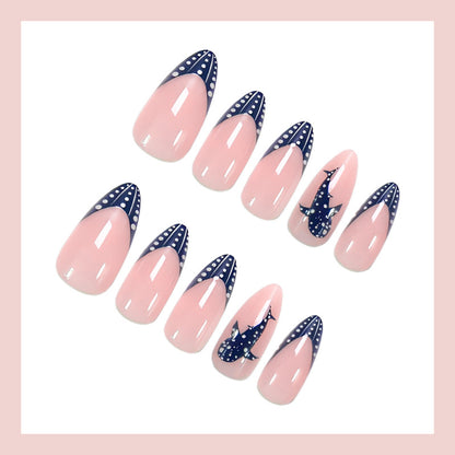 Kunstnagelset mit elegantem Design und kreativen Verzierungen Brehn