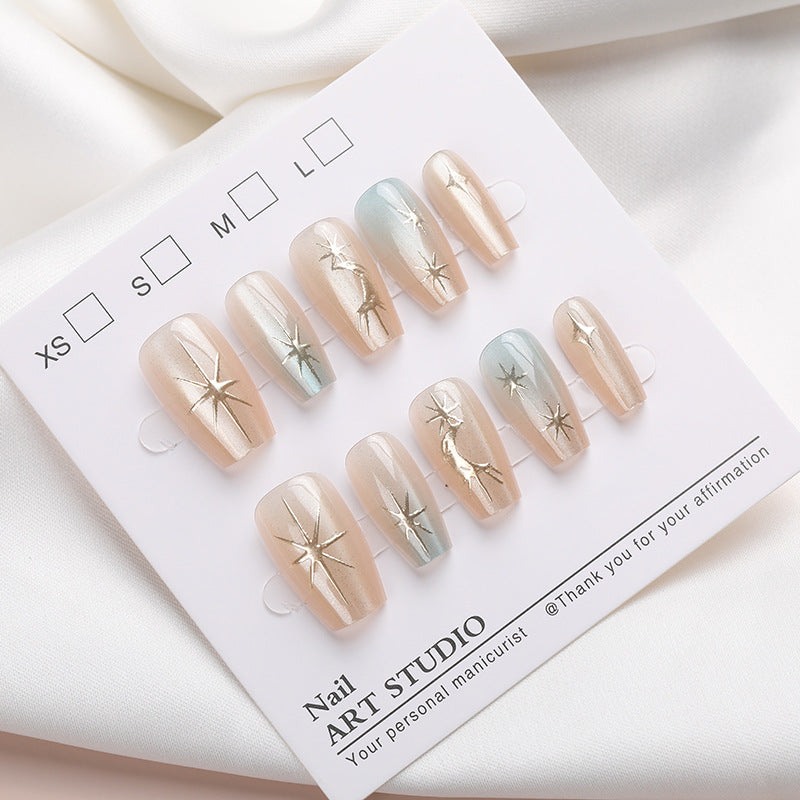 Künstlerisches Press-On-Nageldesign Brehn
