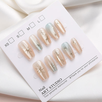 Künstlerisches Press-On-Nageldesign Brehn