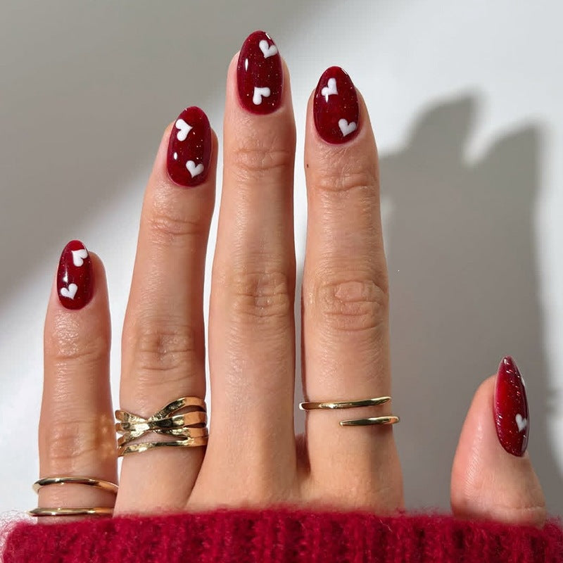 Kunstnagelset mit romantischen Herzmotiven Brehn