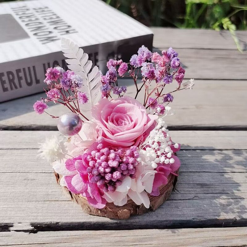 Natürliche getrocknete Blumenarrangements