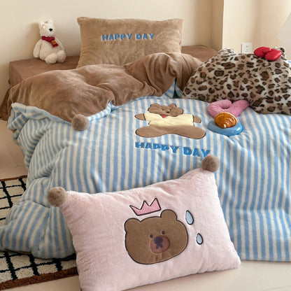 Plüsch Cartoon Katze Bettdecken Set mit gepunktetem Fleece & Pom-Pom Dekor Kissen