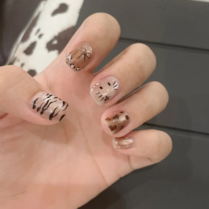 Verspieltes Tierdruck Press-On Nagelset Brehn