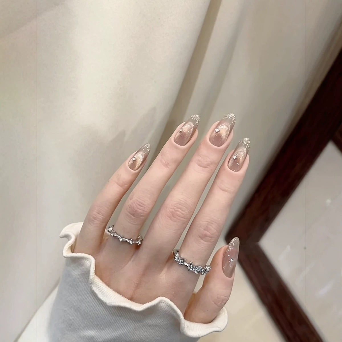 Glitzernde Stiletto Press-On Nagelverlängerungen