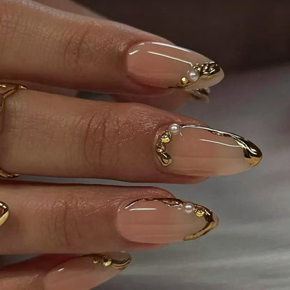 Elegante gold-dekorierte Acryl-Nagelkunst-Verzierungen Brehn