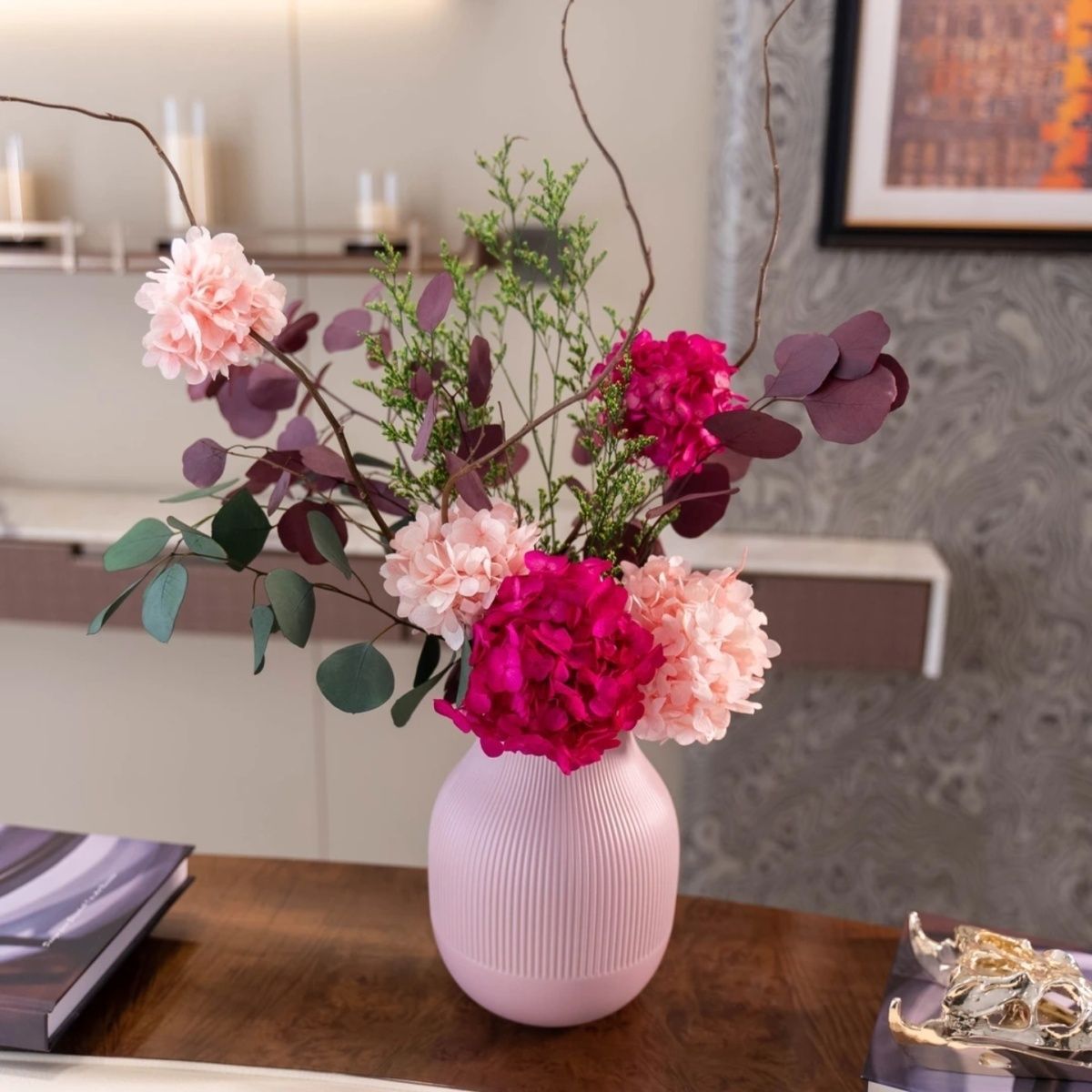 Charmante florale Blumenarrangement