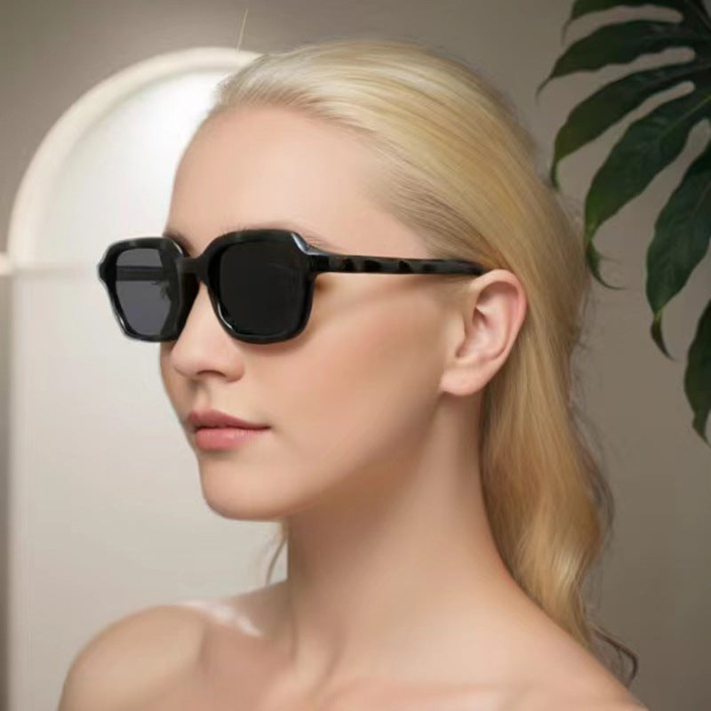 Damen stylische Sonnenbrille mit markantem Design Brehn