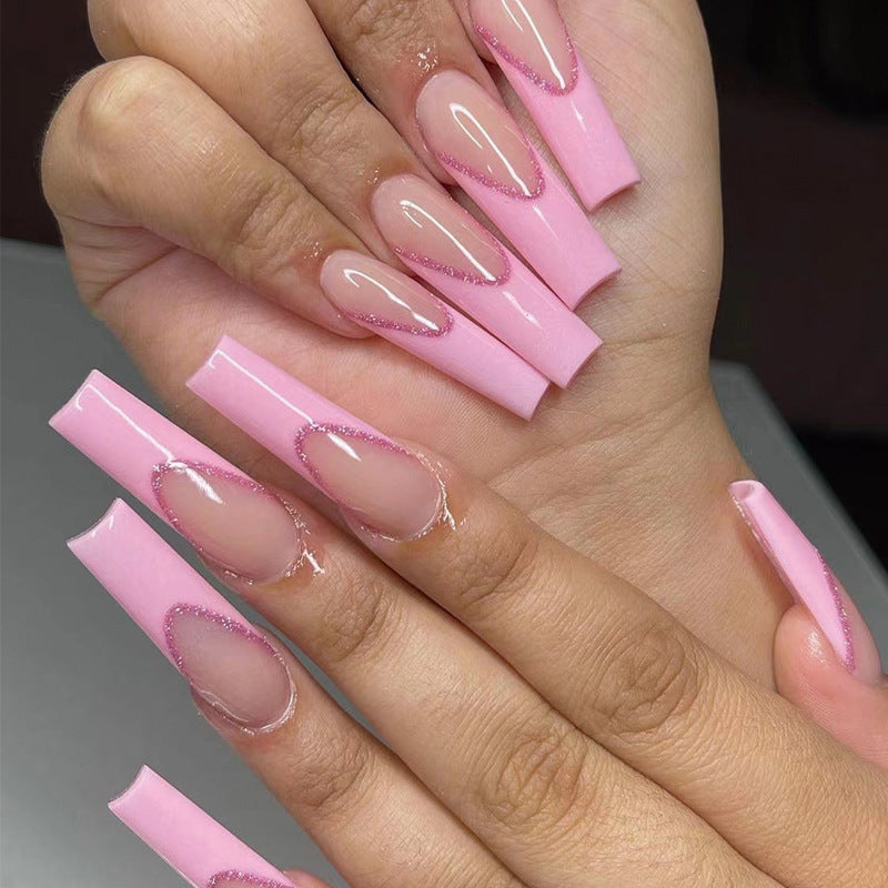 Künstliche Nagelverlängerungen mit Glitzer-Verzierung Brehn