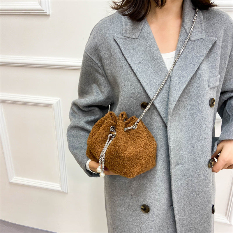 Texturierte Kordelzug-Handtasche