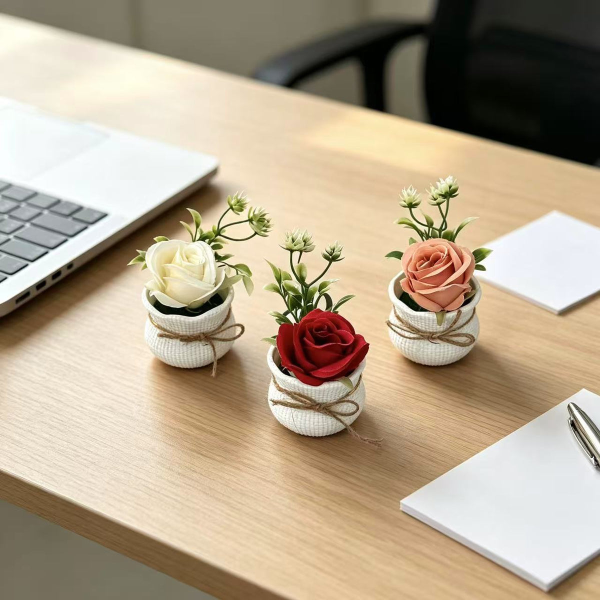 Dekorative Kunstblumenarrangement
