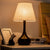 Elegante moderne Tischlampe