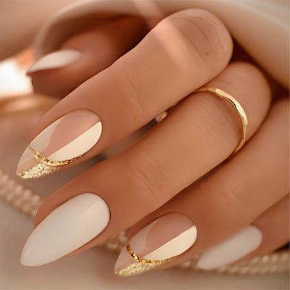 Elegantes Press-On-Nagelset mit künstlerischen Goldakzenten Brehn