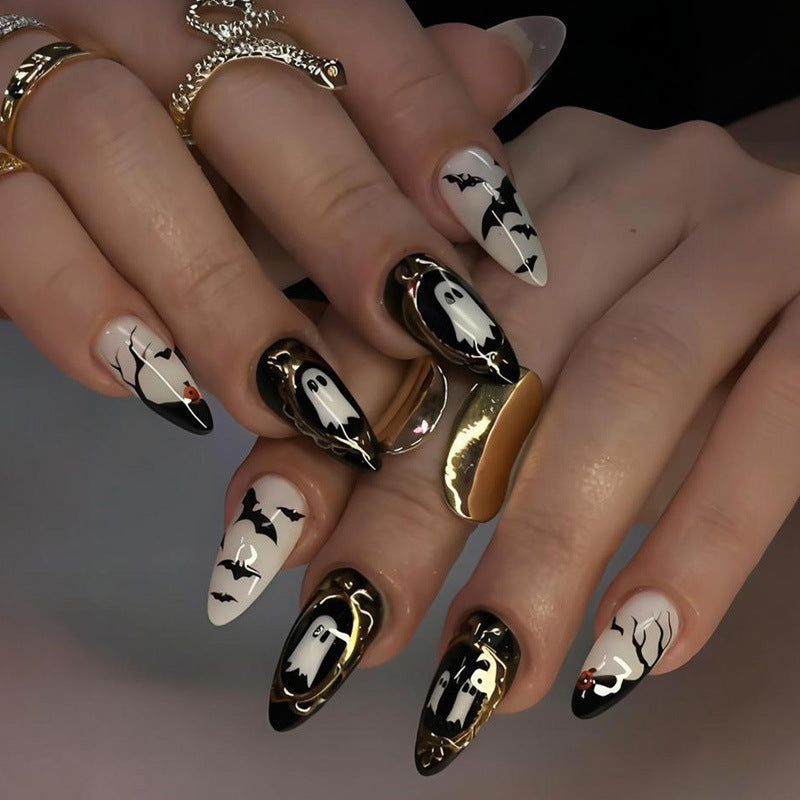 Kunstnagelset mit gruseligen Halloween-Motiven und auffälligen Designs Brehn