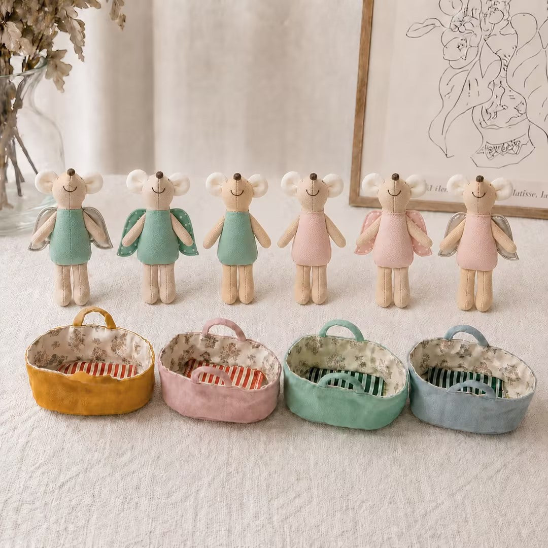 Miniatur Artisan Stoffmaus Puppe mit Flügelcape