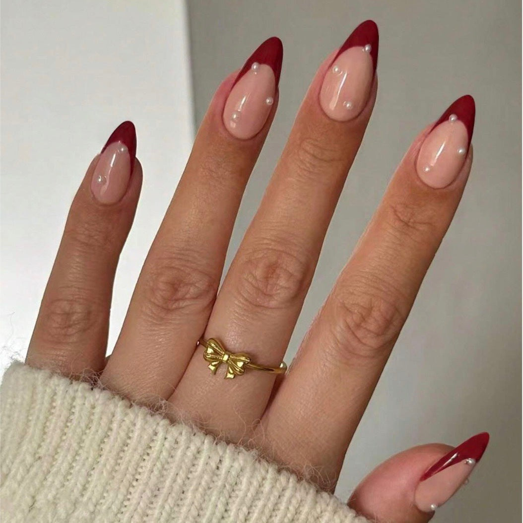 Kunstnagelset mit elegantem Spitzen-Design und schimmernden Akzenten Brehn