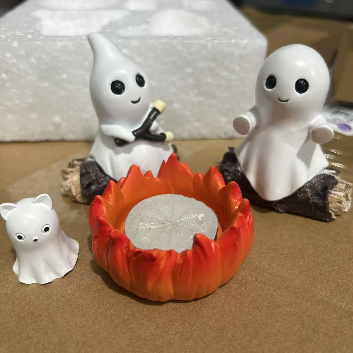 Kreatives Ghost Campfire Figuren Set Brehn