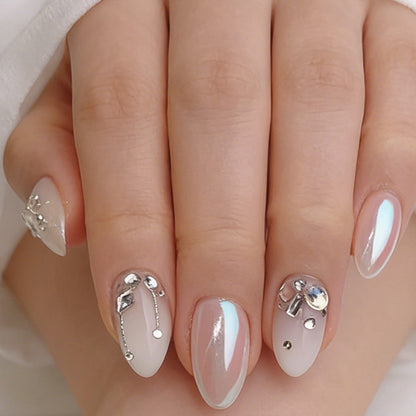 Kunstnagelset mit eleganten Glitzerverzierungen und feinem Finish Brehn