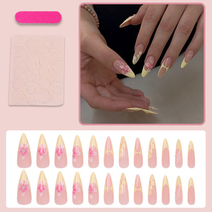 Kunstnagelset mit elegantem Floral-Muster und schimmernden Akzenten Brehn