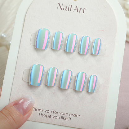 Vielseitige Press-On Nagelkunst mit irisierendem Glanz