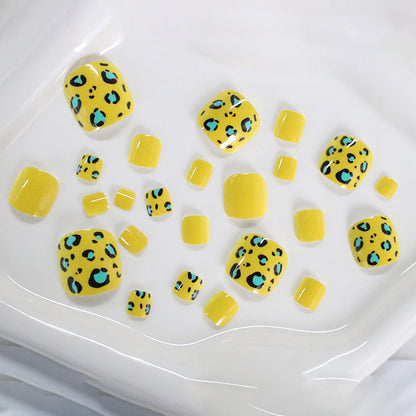 Stylische Tierdruck Pediküre Nagelkunst Brehn