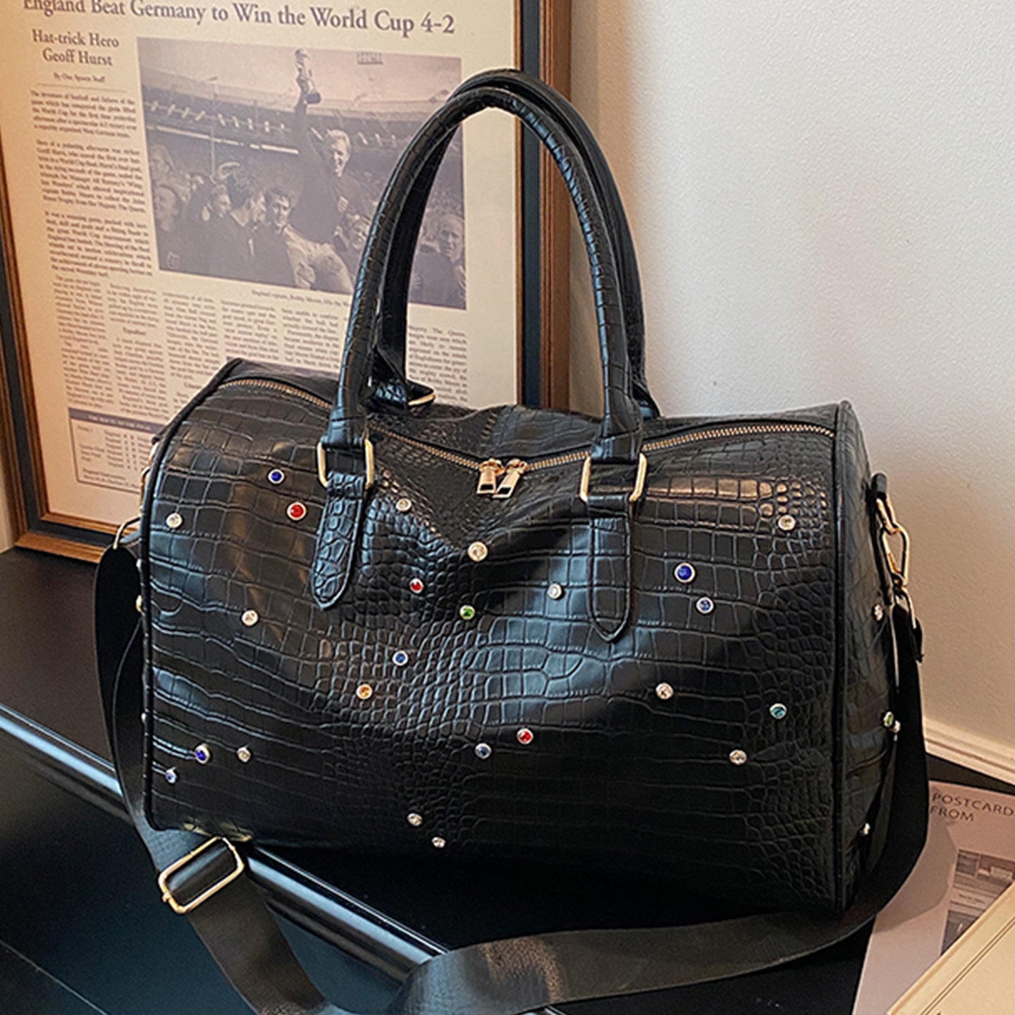 Elegante Handtasche mit Luxuriösem Kroko-Muster und Bunten Applikationen Brehn
