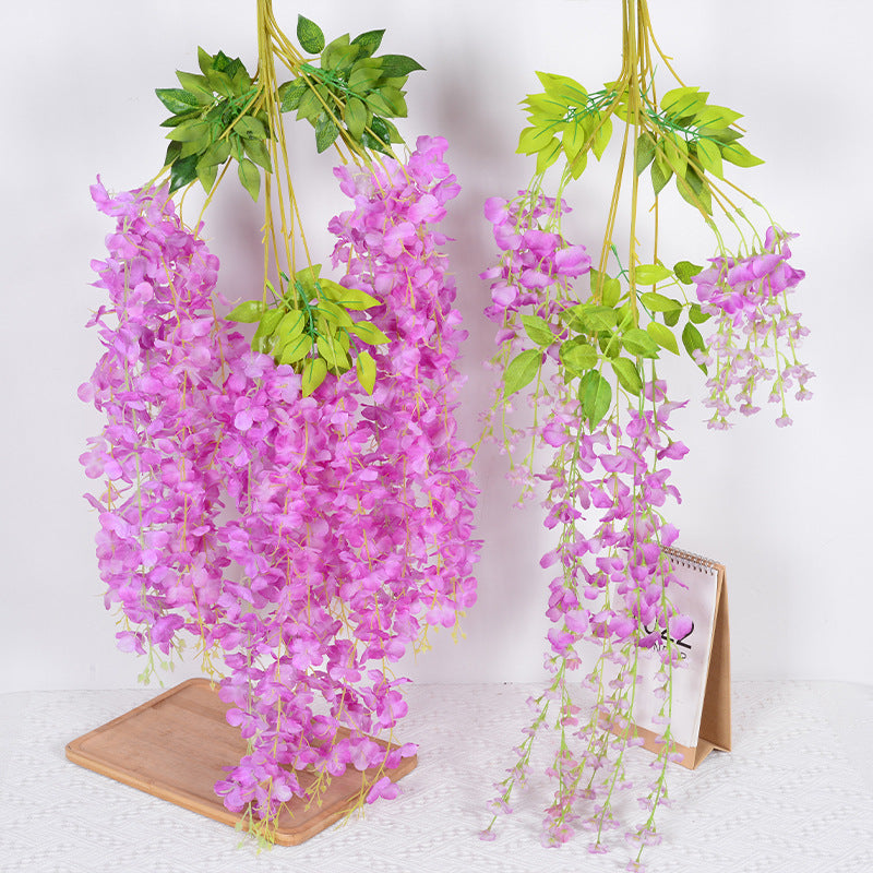 Hängende Blumendekoration