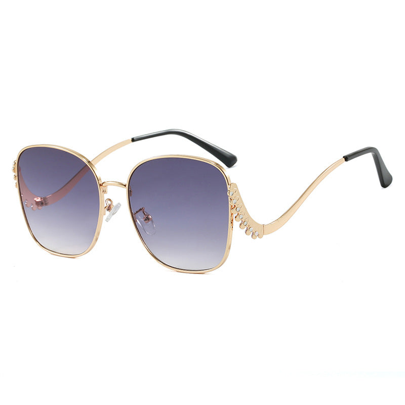 Damen auffällige Sonnenbrille mit funkelnden Applikationen Brehn