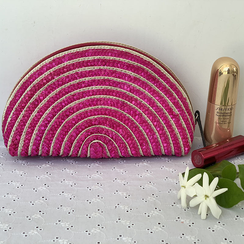 Kosmetiktasche Im Eleganten Halbmonddesign Brehn