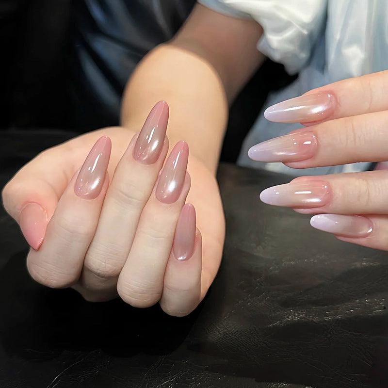 Glänzende Stiletto Press-On Nägel mit Ombre-Finish Brehn