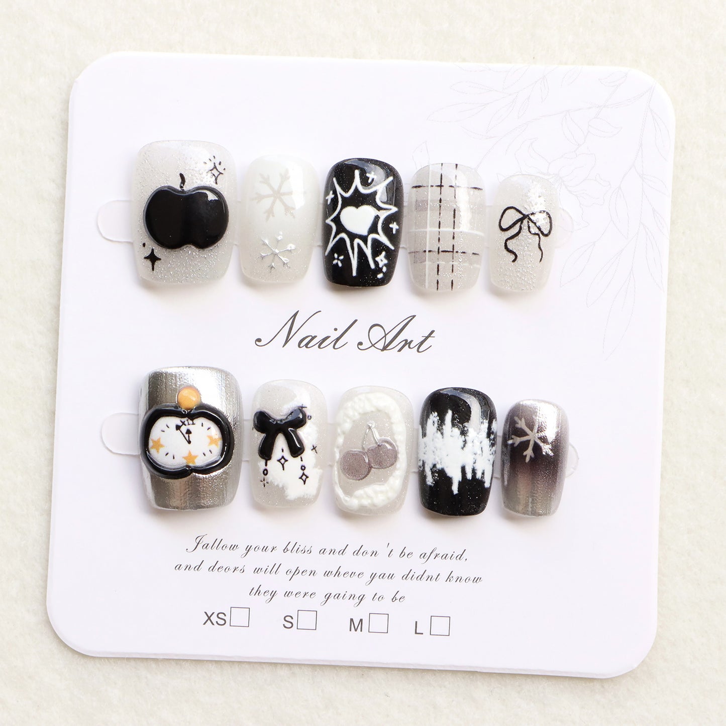 Künstlerische Schwarz-Weiß Press-On Nagelkunst Brehn