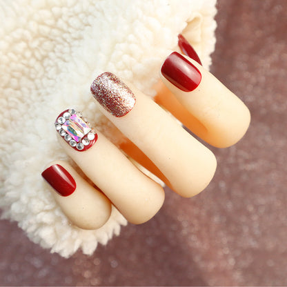Glamouröses Press-On Nagelset mit Glitzer und Strassakzenten Brehn