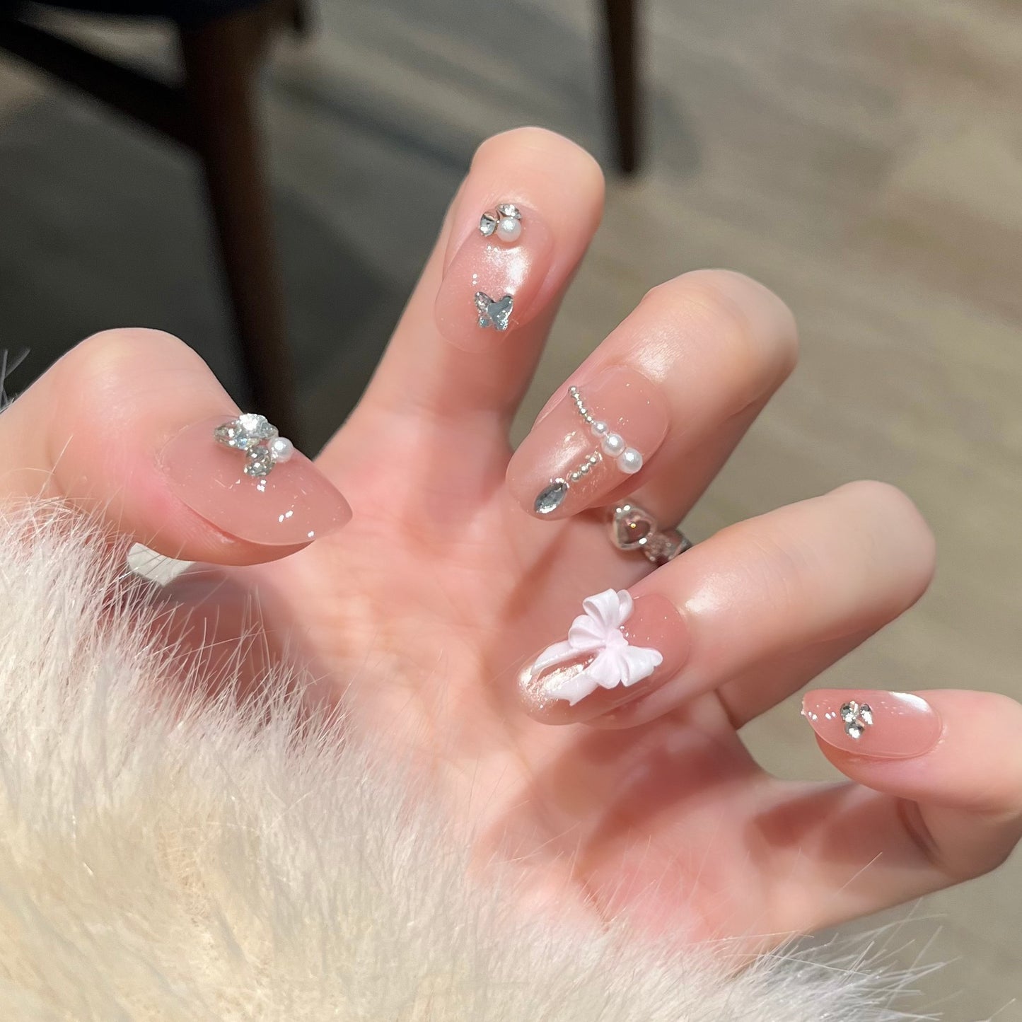 Dekorative Rhinestone Nagelkunst Verlängerungen Brehn