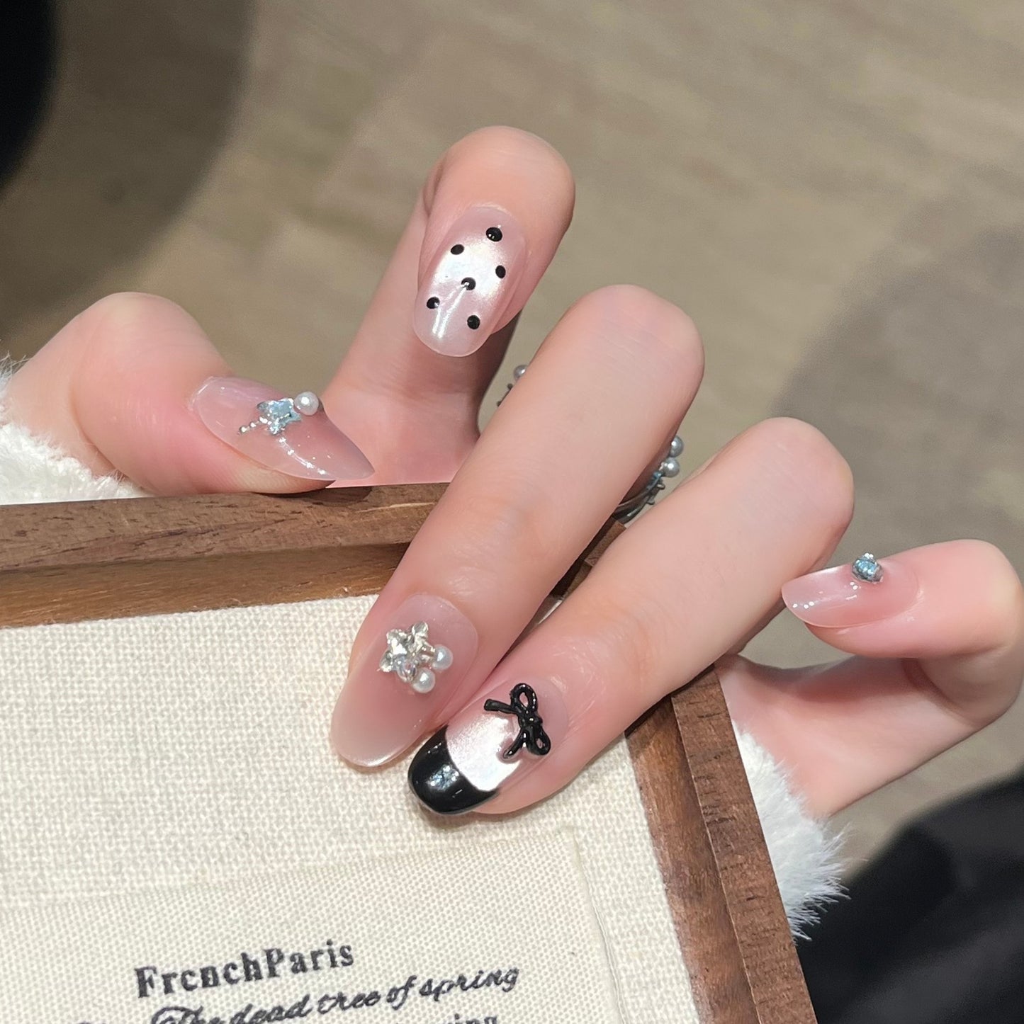 Dekorative Strass-Nagelkunst Brehn