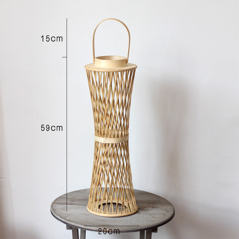 Elegante Lampenständer aus geflochtenem Material Brehn