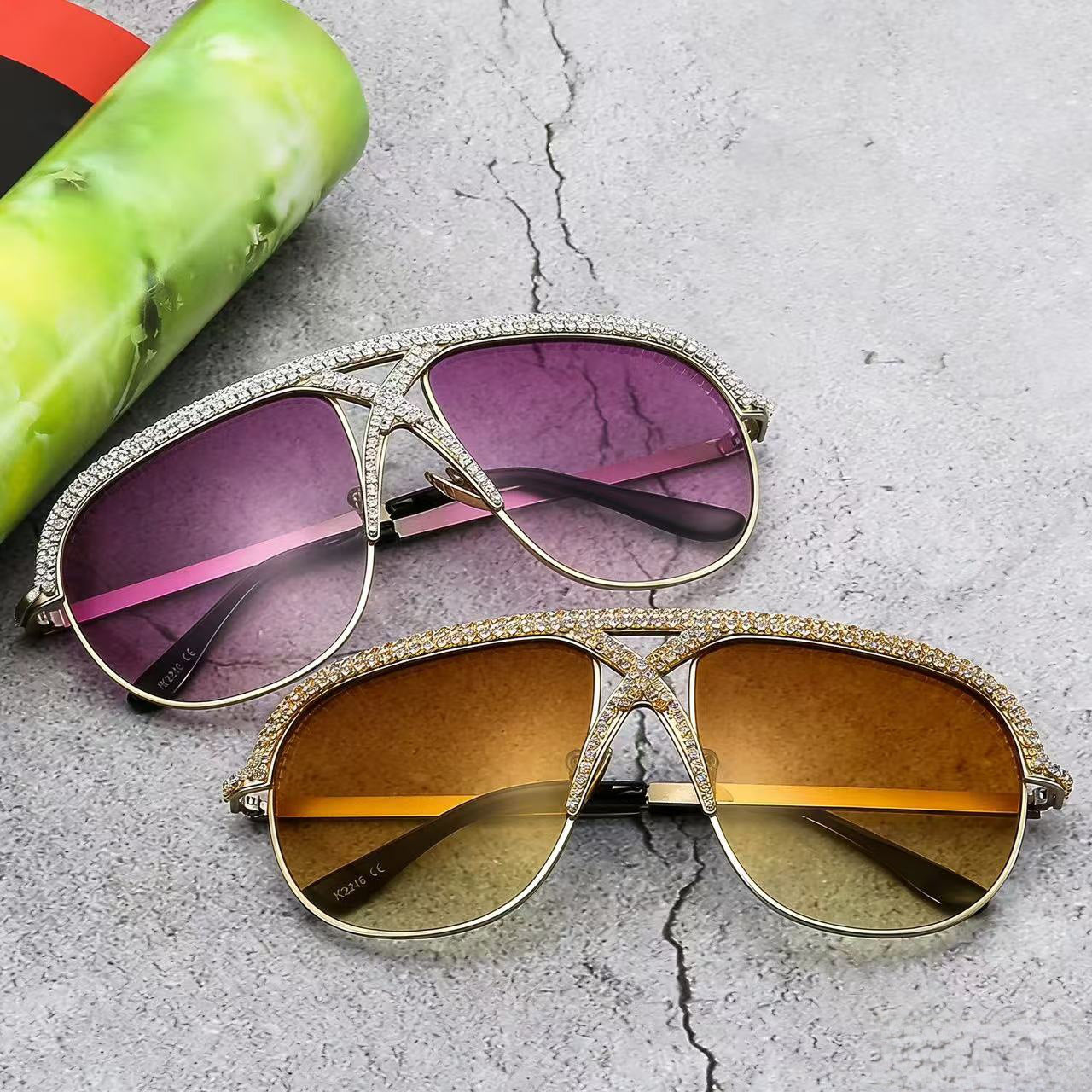 Damen Glamouröse Sonnenbrille mit strassverziertem Rahmen Brehn