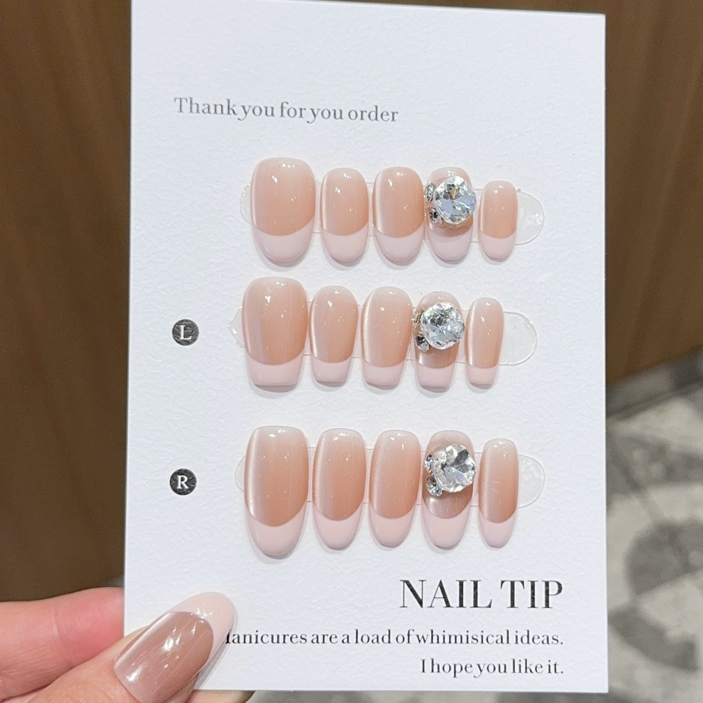Kunstnagelspitzen mit Eleganten Strassakzenten Brehn