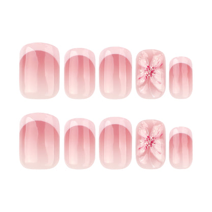 Stilvolle Nagelkunst mit floralen Akzenten Brehn