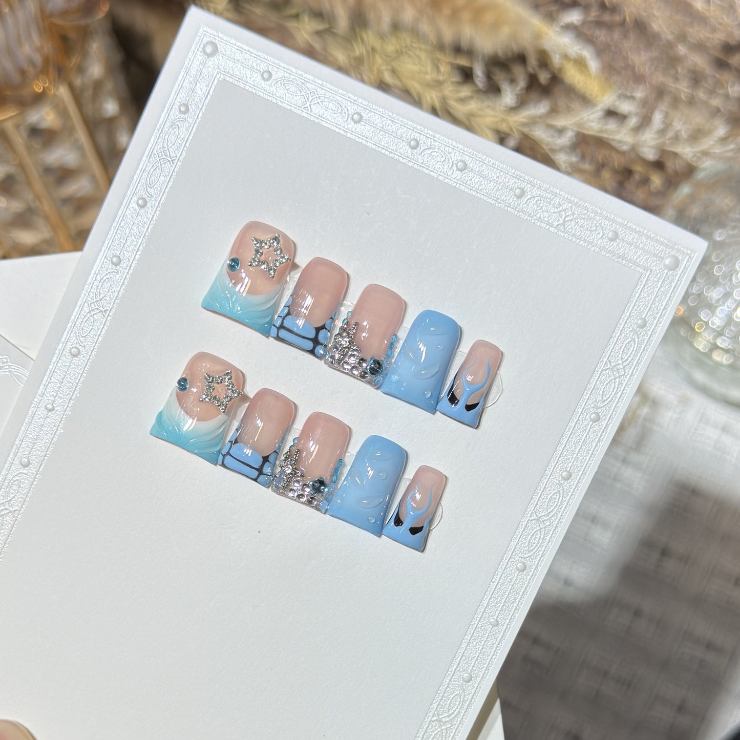 Dekoratives Press-On Nagelkunstset mit vom Ozean inspiriertem Design Brehn