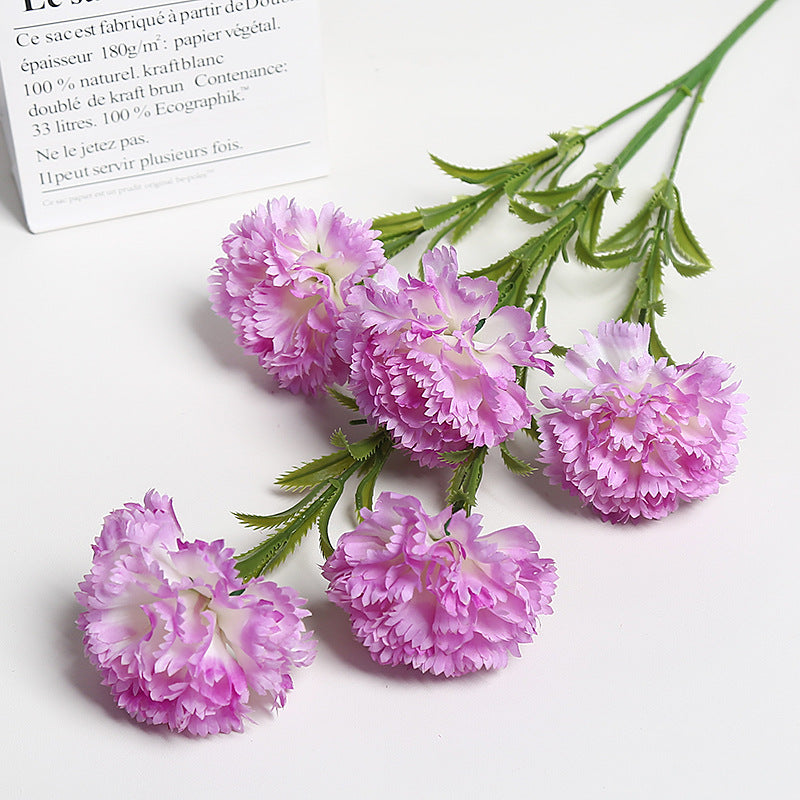 Realistischer Floralnelkenstrauß