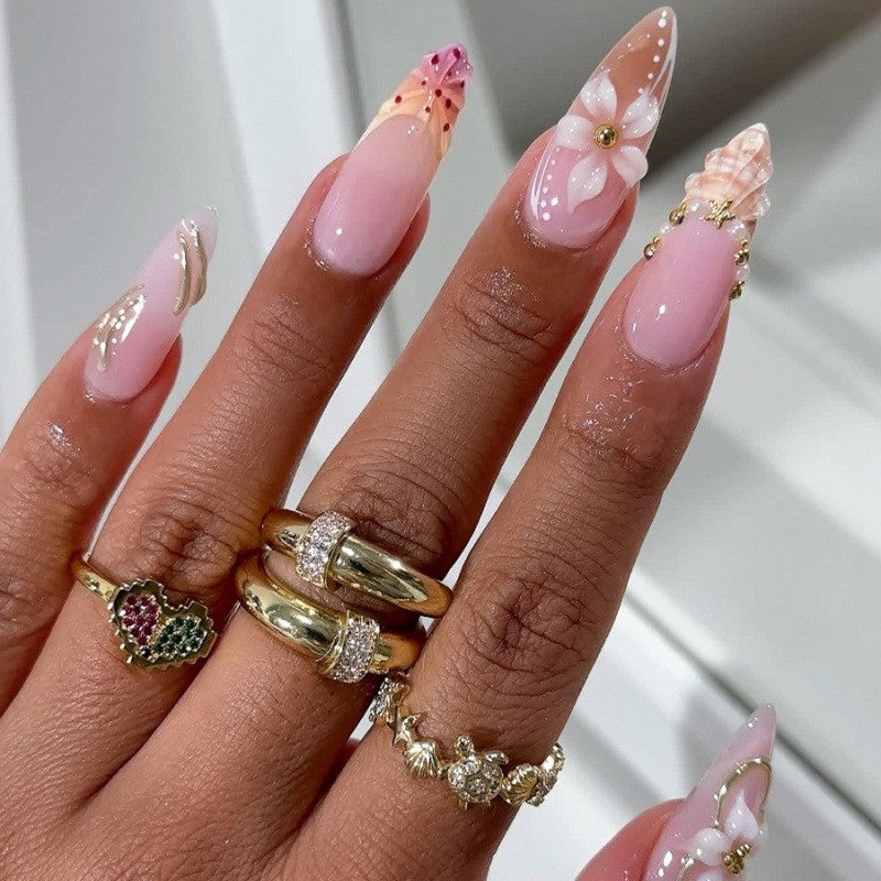 Künstlerisches Press-On-Nageldesign Brehn