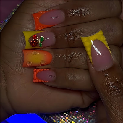 Kreatives Gel Press-On Nail Set mit Fruchtakzenten Brehn