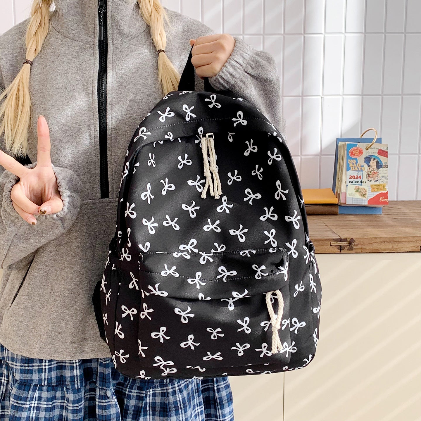 Rucksack mit Kreativem Schleifenmotiv und Durchdachten Stauräumen Brehn