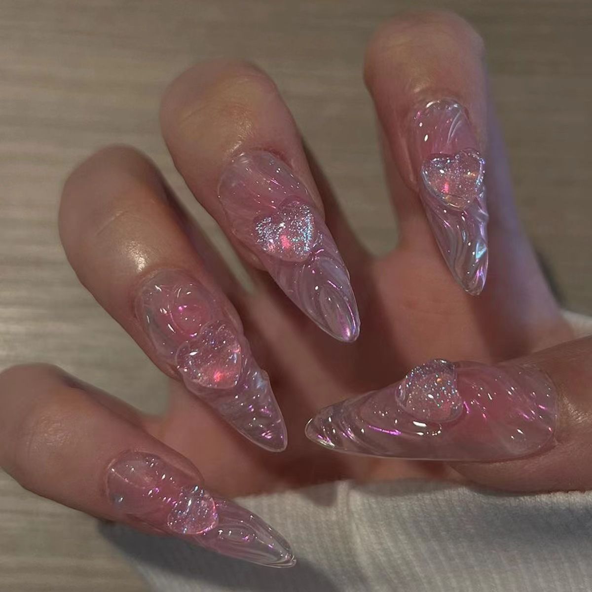 Kunstvolle Nagelspitzen mit transparentem Design Brehn