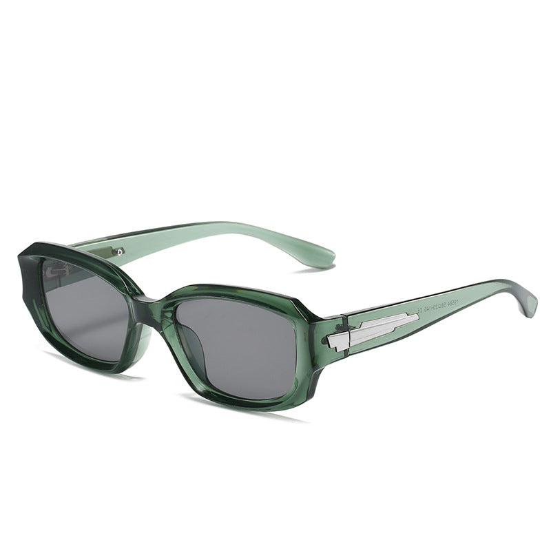 Retro-inspirierte winkelförmige Sonnenbrille mit einzigartigen dekorativen Details Brehn