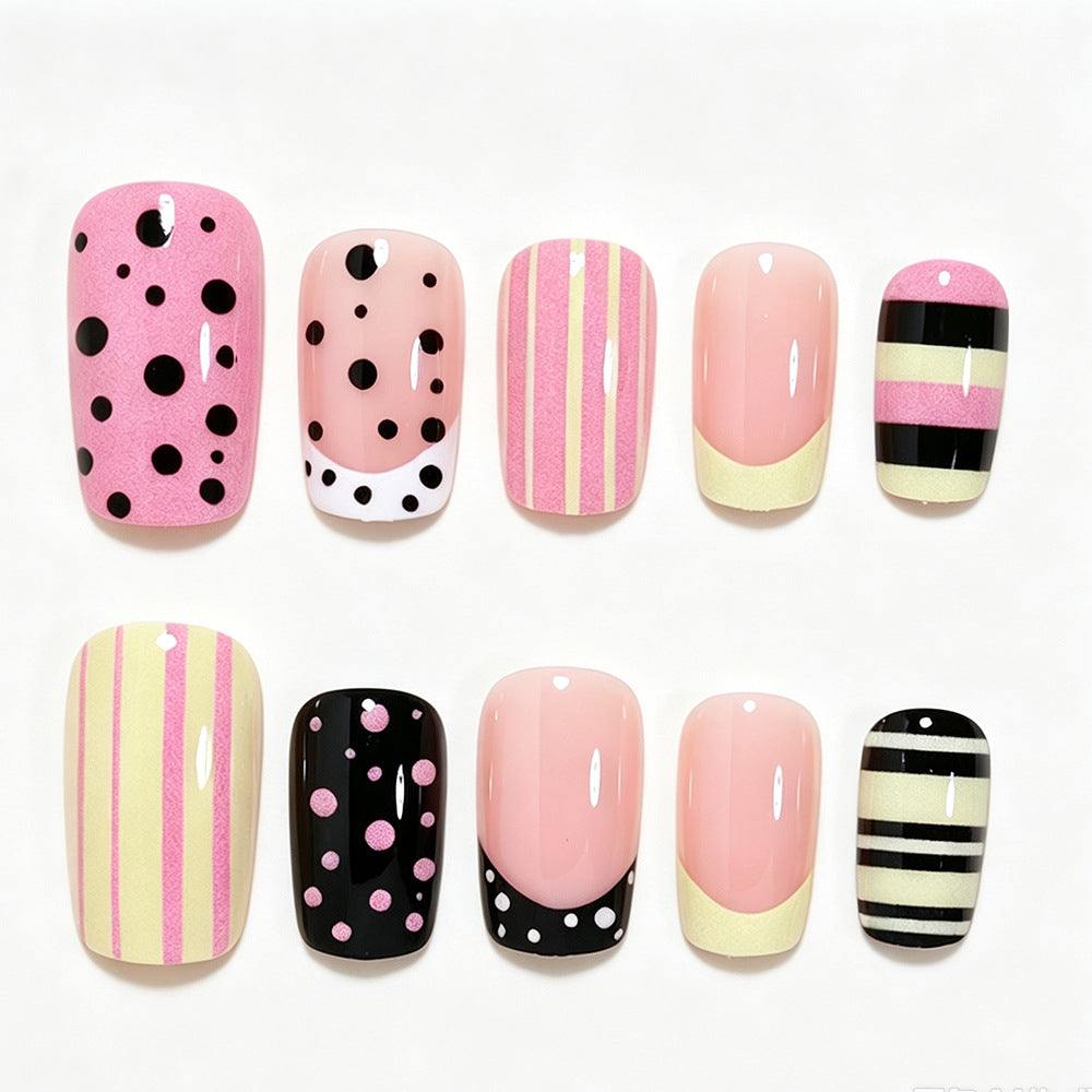 Künstlerische geometrische Nagelkunst-Tipps Brehn