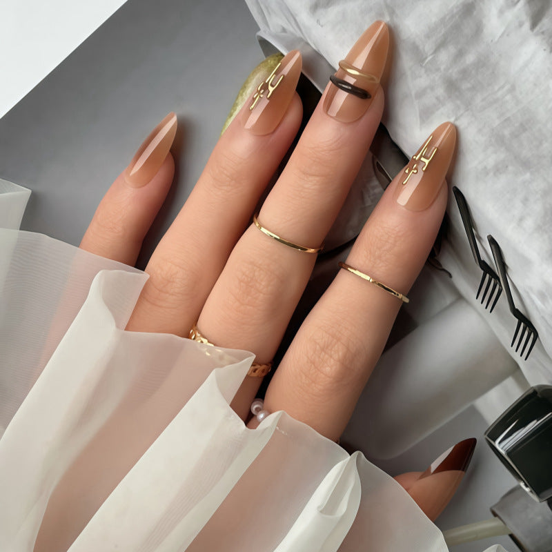 Elegante Ombre Press-On Nagelspitzen mit metallischen Akzenten Brehn