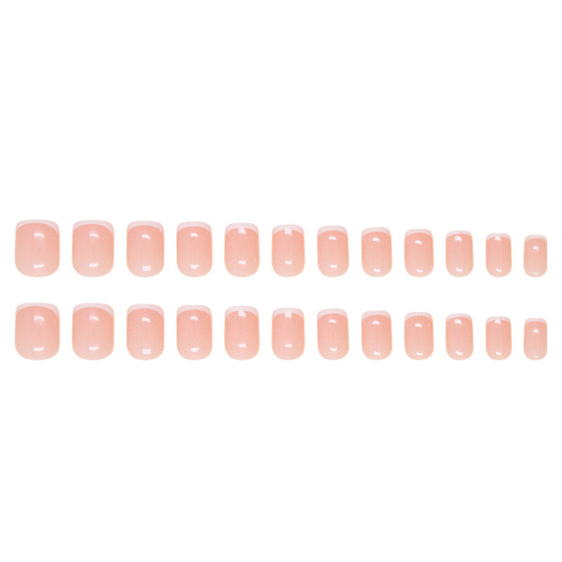 Kunstnagelset mit elegantem French Finish Brehn
